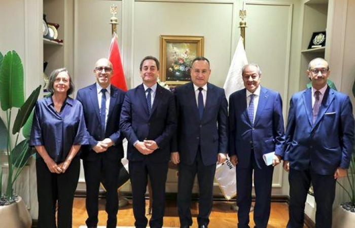 بالبلدي: وزير
      التعليم
      العالي
      يبحث
      مع
      السفير
      الفرنسي
      بالقاهرة
      تطوير
      التعاون
      الأكاديمي
      والبحثي