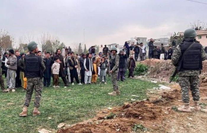 بالبلدي: ارتفاع
      حصيلة
      ضحايا
      تفجير
      انتحاري
      استهدف
      مسجدا
      في
      باكستان
      إلى
      21
      قتيلا