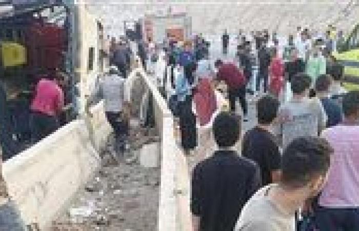 بالبلدي : إصابة
      17
      شخصًا
      إثر
      تصادم
      أتوبيس
      عمال
      وسيارة
      نقل
      بالمنطقة
      الصينية
      في
      السويس