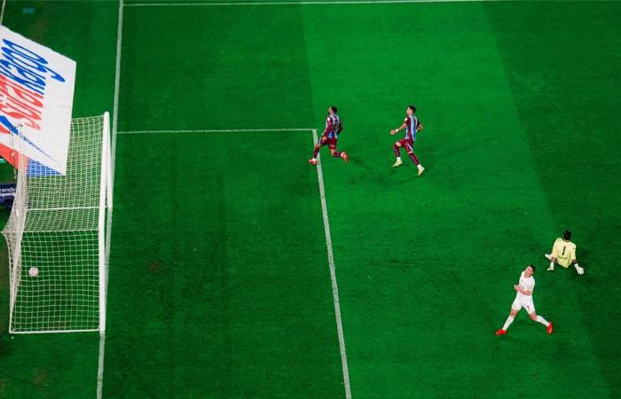 بالبلدي : فيديو
      |
      بطريقة
      رائعة..
      محمد
      صلاح
      يسجل
      هدف
      طرابزون
      سبور
      الأول
      أمام
      جالطة
      سراي