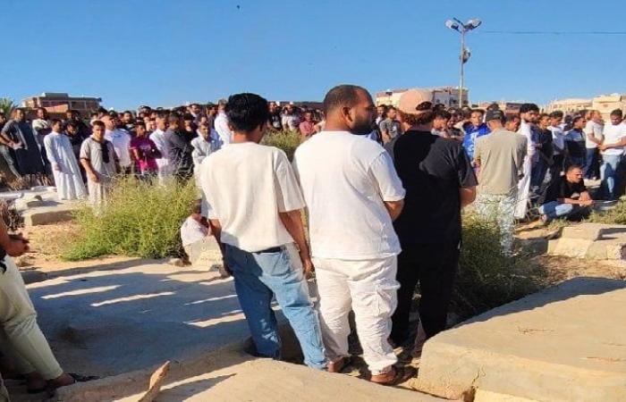 بالبلدي : اعترض
      على
      سرقته
      فقتلوه..
      تشييع
      جثمان
      محمد
      ضحية
      جيرانه
      بالإسكندرية