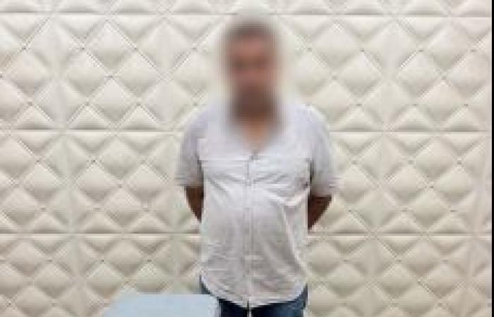 بالبلدي: القبض
      على
      مروج
      لبيع
      طائرة
      «درون»
      مزودة
      بكاميرا
      تصوير
      وشاشة
      عرض
      بالقاهرة