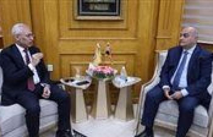 بالبلدي : رئيس
      جامعة
      المنيا
      يستقبل
      نائب
      وزير
      المالية
      لمناقشة
      تعظيم
      الموارد
      والاستفادة
      من
      الأصول