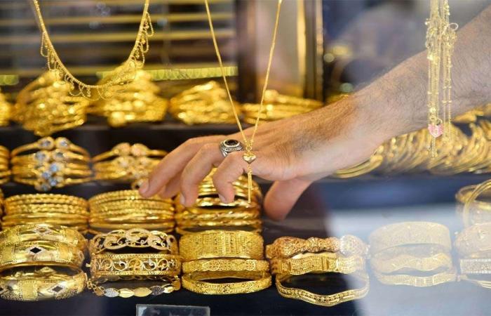 بالبلدي : ارتفاع
      لافت
      في
      الأسواق..
      أسعار
      الذهب
      اليوم
      في
      اليمن
      تشعل
      إقبال
      المشتريين