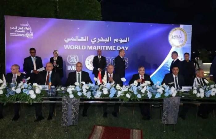 وزير
      النقل:
      مصر
      تنفذ
      8
      ممرات
      لوجستية
      دولية
      تنموية
      متكاملة
      ترسخ
      مكانتها
      كمركز
      إقليمي
      للنقل
      واللوجستيات
