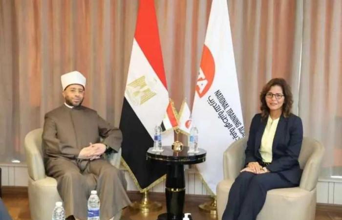 وزير
      الأوقاف:
      نعمل
      على
      إعداد
      كوادر
      علمية
      وإدارية
      شديدة
      التميز
      تستطيع
      إحداث
      تقدم
      كبير
      والارتقاء
      بالعمل