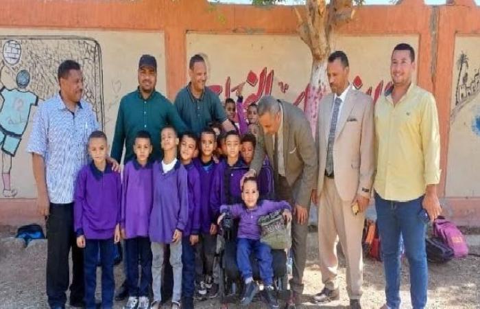 بالبلدي: «خده
      في
      حضنه
      وجري
      بيه»..
      معلم
      يصنع
      فرحة
      تلميذ
      من
      ذوي
      الهمم
      في
      سباق
      بمدرسة
      اللطاسنة
      بأبوتشت
      شمال
      قنا