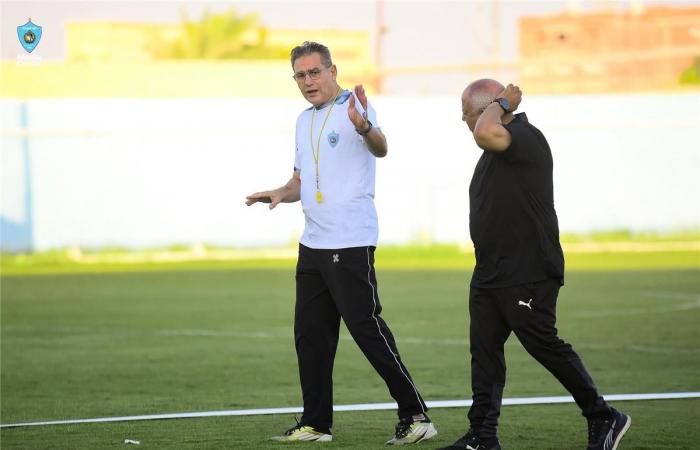 بالبلدي : الحكم
      جه
      علينا..
      خالد
      جلال
      يعدد
      أسباب
      خسارة
      غزل
      المحلة
      أمام
      الزمالك