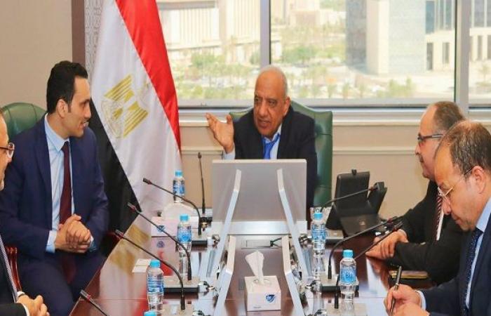 بالبلدي : تحلية
      المياه
      تتحول
      إلى
      فرصة
      استثمارية
      ضخمة..
      مصر
      تستهدف
      إنتاج
      10
      ملايين
      م³
      يوميًا
      بحلول
      2050
      وتوطين
      صناعات
      الكيماويات
      والمعادن