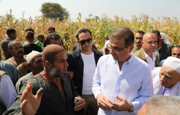 وزير
      الزراعة
      ومحافظ
      بني
      سويف
      يتفقدان
      مبادرة
      «القرية
      المنتجة»
      بقرية
      «إفوة»
      بمركز
      الواسطى