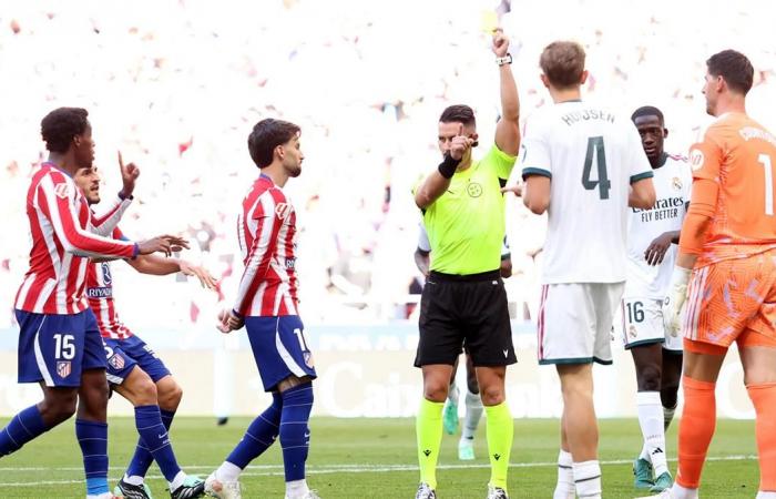 بالبلدي : آس:
      لجنة
      الحكام
      اعترفت
      بضرورة
      طرد
      لاعب
      أتلتيكو
      مدريد
      أمام
      ريال
      مدريد