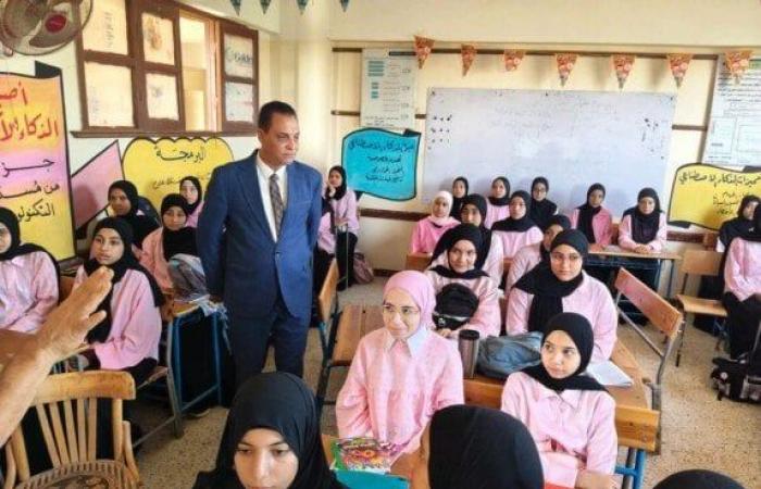 بالبلدي : مدير
      تعليم
      بني
      سويف
      يتفقد
      6
      مدارس
      بإهناسيا
      وببا
      وسمسطا
      لمتابعة
      انتظام
      الدراسة
