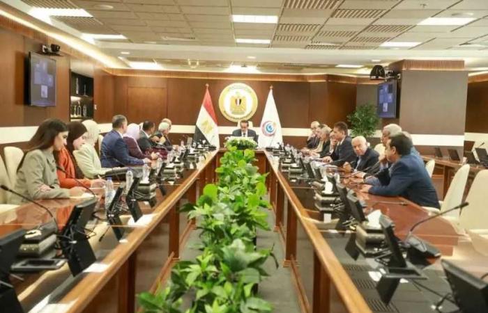 وزير
      الصحة
      يناقش
      استراتيجية
      توسيع
      قاعدة
      المتبرعين
      بالكلى
      من
      الأحياء
      مع
      اللجنة
      الاستشارية
      العليا
      لزراعة
      الأعضاء