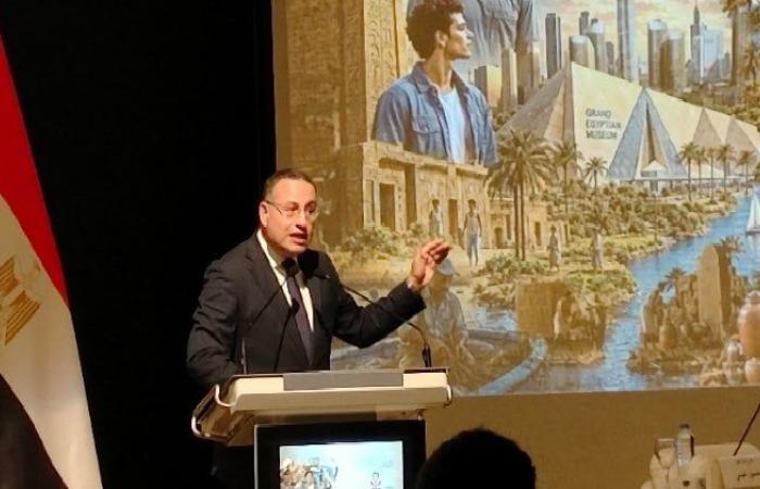 بالبلدي : وزير
      التعليم
      العالي:
      الهوية
      الوطنية
      قضية
      دولة
      ومجتمع..
      وبناء
      الإنسان
      يبدأ
      بالتعليم
      والثقافة