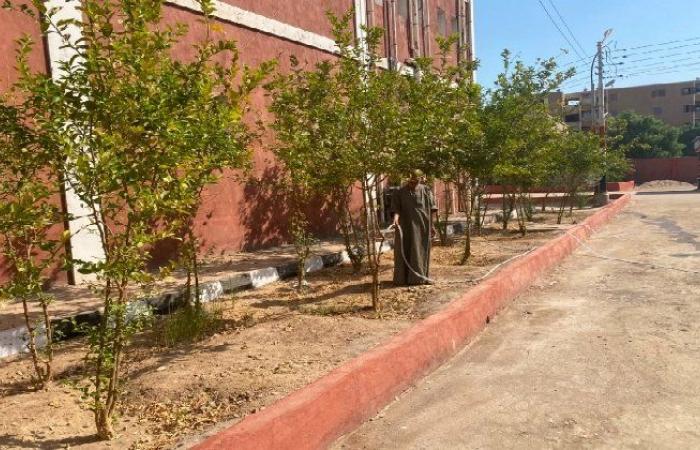 بالبلدي : محافظ
      قنا
      يوجه
      بالتوسع
      في
      التشجير
      و
      توعية
      النشء
      بأهمية
      الحفاظ
      على
      الأشجار