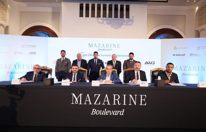 بالبلدي : «سيتي
      إيدج»
      توقع
      اتفاقية
      مع
      تحالف
      «الأشراف
      جروب»
      و«سام
      للتطوير»
      وAWG
      للتأجير
      والتشغيل
      لـ«مزارين
      بوليفارد»
      بالعلمين
      الجديدة
