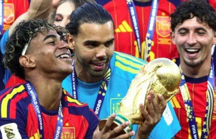 بالبلدي : لامين
      يامال:
      كأس
      العالم
      سلاحي
      لحصد
      الكرة
      الذهبية..
      ولا
      أريد
      أن
      أكون
      ميسي
      الجديد