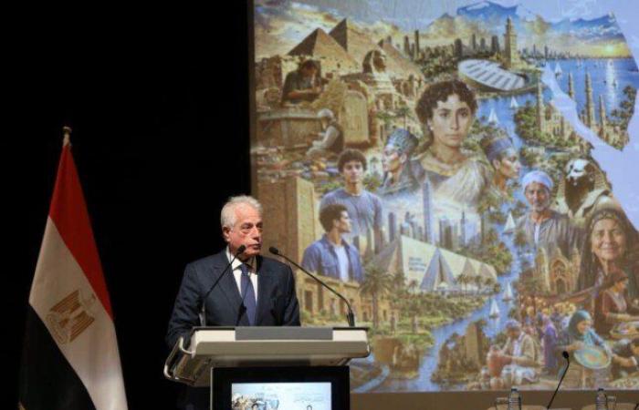 بالبلدي: رئيس
      الجامعة
      المصرية
      للتعلم
      الإلكتروني:
      الهوية
      الوطنية
      منظومة
      من
      القيم
      تتجدد
      مع
      كل
      جيل
