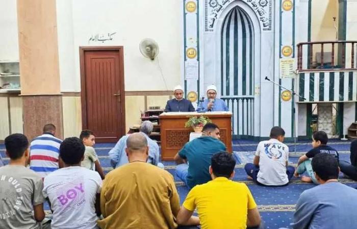 أوقاف
      الفيوم
      تنظم
      ندوات
      دينية
      في
      150
      مسجدا
      حول
      هدي
      النبي
      في
      البيع
      والشراء