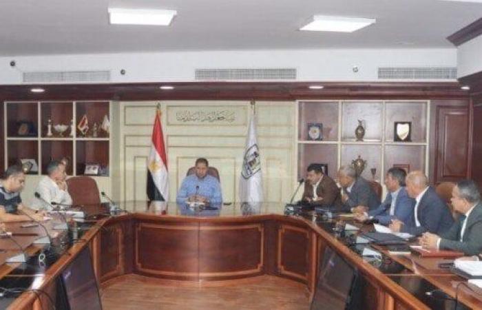 بالبلدي : السكرتير
      العام
      يتابع
      إجراءات
      خفض
      استهلاك
      المياه
      بالمصالح
      الحكومية
      في
      بني
      سويف