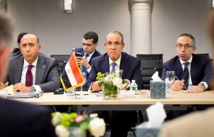 بالبلدي : مباحثات
      مصرية
      -
      بريطانية
      لدفع
      التعاون
      الاقتصادي
      والتجاري
      وزيادة
      الاستثمارات