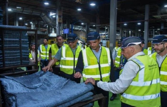 بالبلدي : خلال
      جولته
      بالإسكندرية..
      وزير
      الصناعة
      يؤكد
      دعم
      صناعة
      الكربون
      الأسود
      وتلبية
      احتياجات
      السوق
      المحلي