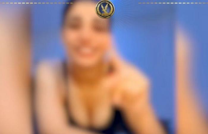 بالبلدي: سقوط
      «بلوجر
      شهيرة»
      لنشرها
      فيديوهات
      رقص
      بملابس
      مثيرة
      في
      جمصة
      بالدقهلية|
      شاهد