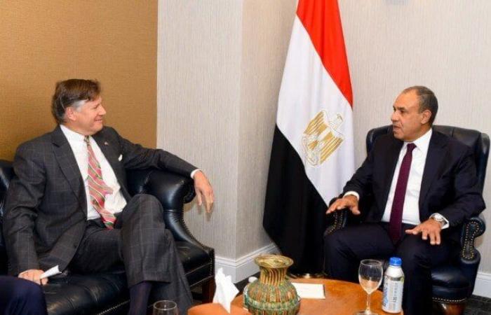 بالبلدي : وزير
      الخارجية
      يبحث
      مع
      نائب
      نظيره
      الأمريكي
      تعزيز
      العلاقات
      والتطورات
      الإقليمية