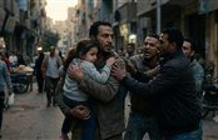 بالبلدي: السجن
      المشدد
      15
      عامًا
      للمتهم
      الأول
      و7
      سنوات
      لاثنين
      آخرين
      في
      واقعة
      وفاة
      الطفلة
      «كيان»
      بالمعادي