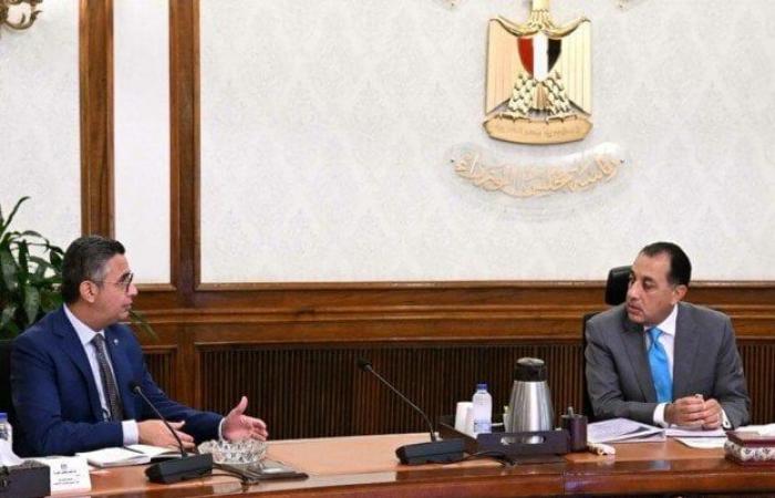 بالبلدي: رئيس
      الوزراء
      يوجه
      بمتابعة
      منظومتي
      الخبز
      والسلع
      التموينية