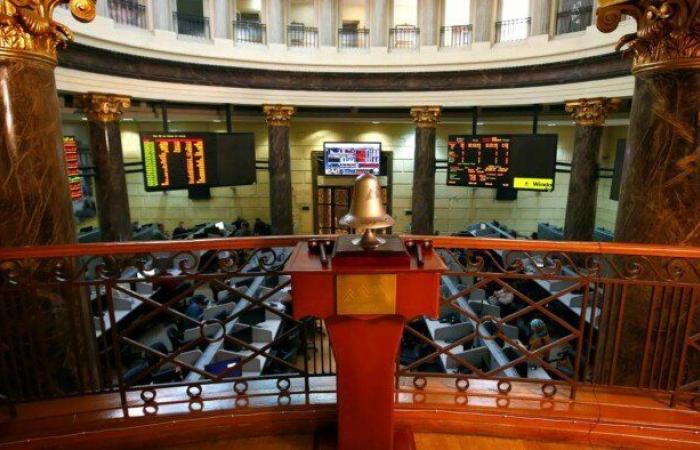 بالبلدي: تراجع
      المؤشر
      الرئيسي
      بمنتصف
      تعاملات
      الأحد..
      ورأس
      المال
      السوقي
      يخسر
      10
      مليار
      جنيه