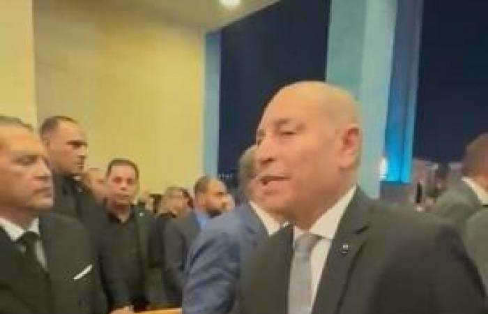 بالبلدي : محافظ
      القاهرة
      يقدم
      العزاء
      لأسرة
      المستشار
      أحمد
      الزند
      بمسجد
      المشير
      طنطاوي