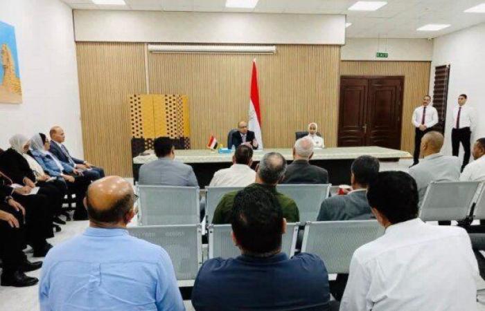 بالبلدي : القنصل
      المصري
      في
      العقبة
      يلتقي
      عددا
      من
      أبناء
      الجالية
      المصرية