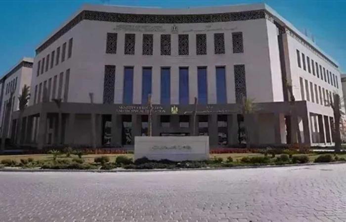 تعليم
      غرب
      شبرا
      الخيمة
      تحذر
      من
      النصب
      باسم
      المدارس:
      «لا
      تتعاملوا
      مع
      مدعي
      جمع
      التبرعات»