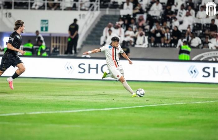 بالبلدي : موقف
      تريزيجيه
      من
      مباراة
      الرياض
      والفيحاء
      في
      الدوري
      السعودي