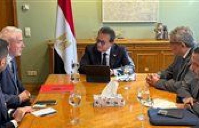 بالبلدي: وزير
      الصحة
      يبحث
      مع
      «فريزينيوس
      ميديكال
      كير»
      الارتقاء
      بخدمات
      مرضى
      الاعتلال
      الكلوي