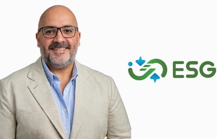 بالبلدي : شركة
      «iESG
      Advisory»
      لحلول
      الاستدامة
      تعلن
      تعيين
      «محمود
      دهشان»
      مديرًا
      تنفيذيًا
      تجاريًا
      لدعم
      خطط
      التوسع
      وزيادة
      الاستثمارات