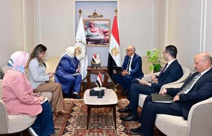 بالبلدي: وزير
      الري
      يبحث
      مع
      «سيسريك»
      تعزيز
      التعاون
      في
      التدريب
      وبناء
      القدرات
      بقطاع
      المياه