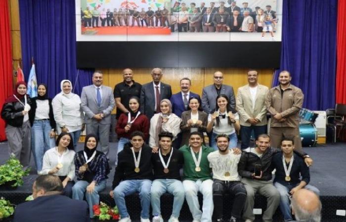 بالبلدي: رئيس
      جامعة
      الإسكندرية
      يكرّم
      أبطال
      الجامعات
      و
      الحاصلين
      على
      دورة
      الذكاء
      الاصطناعي