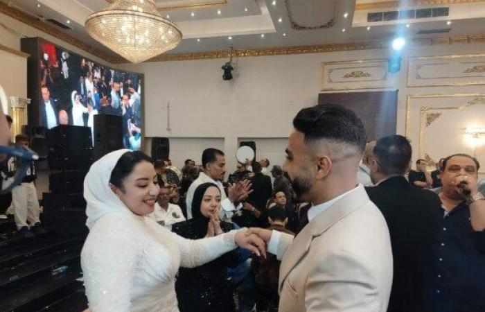 بالبلدي: «نجوم
      الطرب
      الشعبي»
      فى
      حفل
      خطوبة
      نجل
      المطرب
      طارق
      الشيخ..
      صور