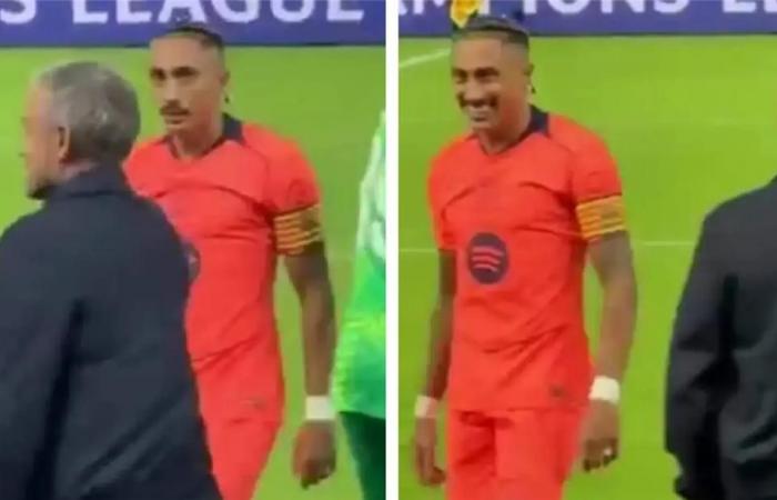 بالبلدي : فيديو
      |
      تصرف
      إنريكي
      يثير
      حيرة
      رافينها
      في
      مباراة
      برشلونة
      وباريس
      سان
      جيرمان