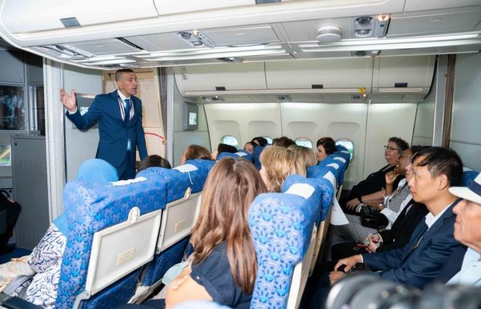 بالبلدي: زوجات
      الدبلوماسيين
      الأجانب
      في
      ضيافة
      مصر
      للطيران
      ضمن
      مبادرة
      Welcome
      to
      Egypt