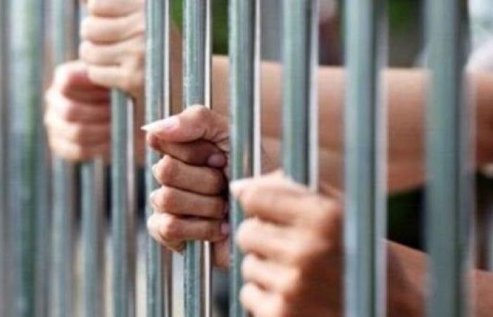 بالبلدي : حصيلة
      الاتجار
      بالمخدرات..
      حبس
      6
      متهمين
      في
      القليوبية
      4
      أيام
      بتهمة
      غسل
      100
      مليون
      جنيه