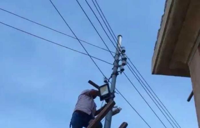 محافظ
      كفر
      الشيخ:
      تركيب
      10
      كشافات
      إنارة
      جديدة
      بعزبة
      عبد
      الله
      حسن