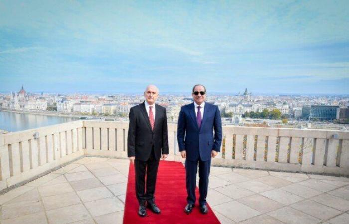 بالبلدي: الرئيس
      السيسي
      يبحث
      مع
      نظيره
      المجري
      تعزيز
      الشراكة
      الاستراتيجية
      ويدعوه
      لزيارة
      مصر
