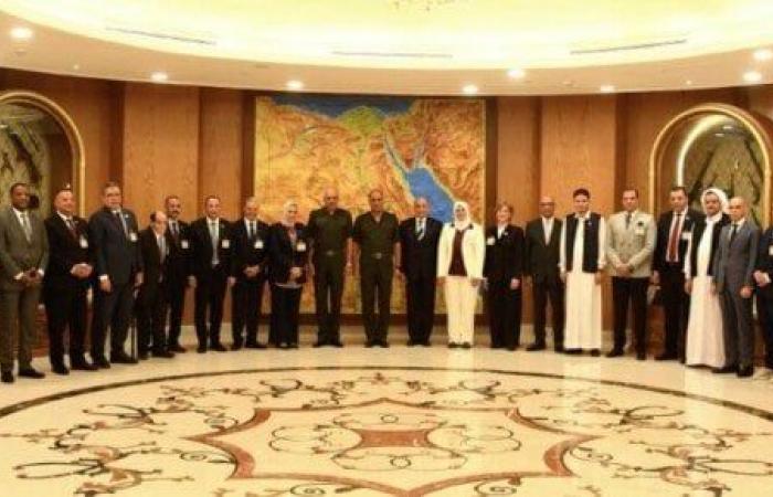 بالبلدي : وزير
      الدفاع
      يستقبل
      وفدا
      من
      أعضاء
      لجنة
      الدفاع
      والأمن
      القومي
      بمجلس
      النواب|
      صور