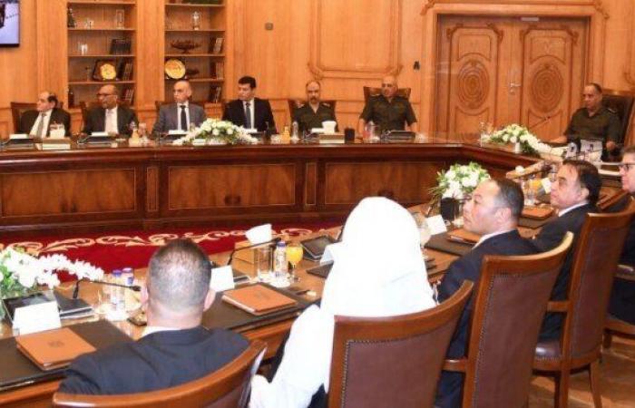 بالبلدي : وزير
      الدفاع
      يستقبل
      وفدا
      من
      أعضاء
      لجنة
      الدفاع
      والأمن
      القومي
      بمجلس
      النواب|
      صور