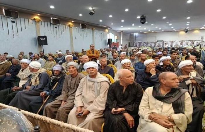 بالبلدي: رجال
      الأمن
      يكتبون
      كلمة
      النهاية
      لخصومة
      فرشوط..
      الصلح
      يعيد
      المحبة
      ويطوي
      صفحة
      الخلاف
      بين
      أبناء
      العمومة