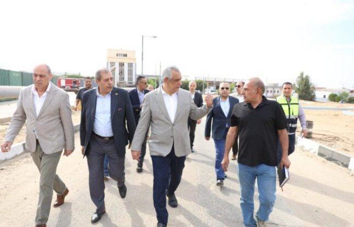 بالبلدي : وزير
      الإنتاج
      الحربي
      يتفقد
      «هليوبوليس
      للصناعات
      الكيماوية»
      في
      جولة
      مفاجئة
      لمتابعة
      سير
      العمل