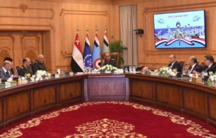 بالبلدي : وزير
      الدفاع
      يستقبل
      وفدا
      من
      أعضاء
      لجنة
      الدفاع
      والأمن
      القومي
      بمجلس
      النواب|
      صور